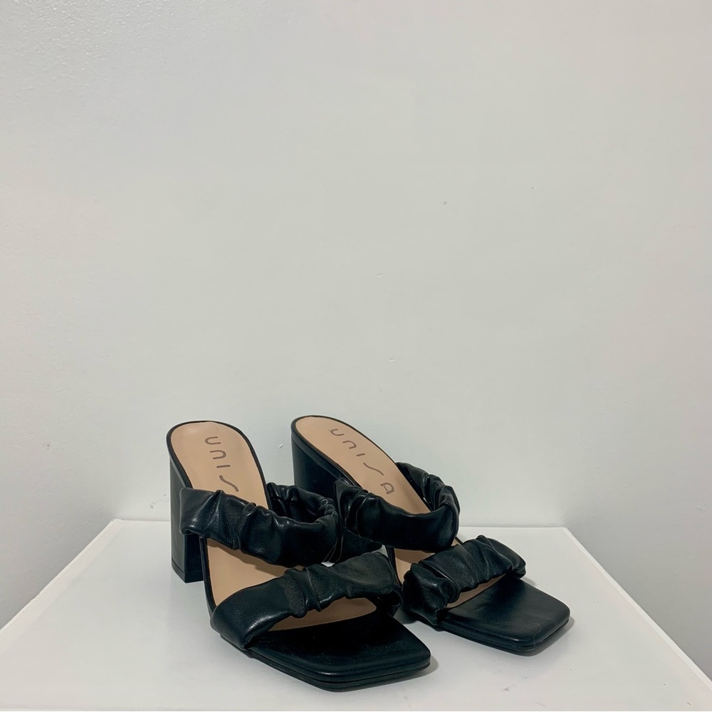 Unisa Black Heeled Sandals